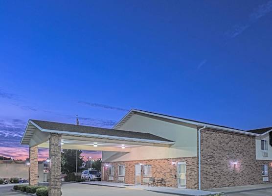 Super 8 by Wyndham Potosi 1