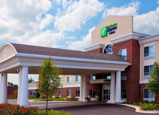 Holiday Inn Express & Suites LAKE ZURICH-BARRINGTON by IHG 1