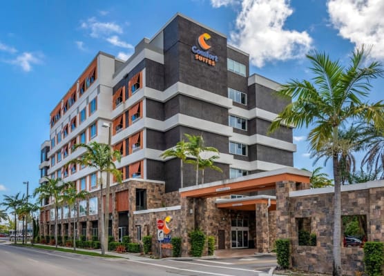 Comfort Suites Fort Lauderdale Airport & Cruise Port 1