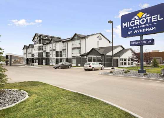 Microtel Inn & Suites by Wyndham Blackfalds 1
