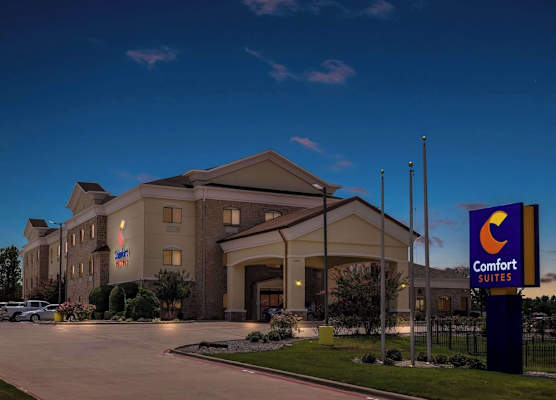 Comfort Suites Lindale 1