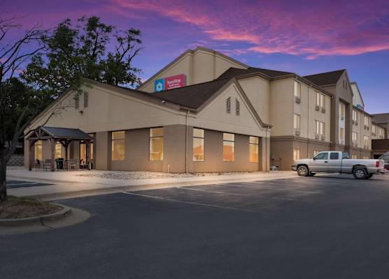 SureStay Plus Hotel by Best Western Coralville Iowa City 1