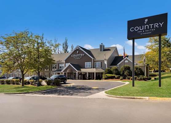 Country Inn & Suites by Radisson, Freeport, IL 1
