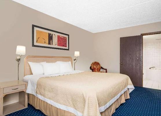Blue Way Inn & Suites La Crosse 1
