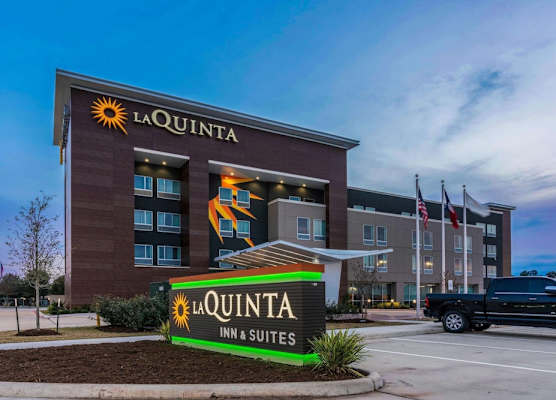 La Quinta Inn and Suites by Wyndham Houston Spring South 1