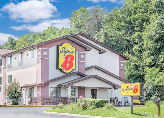 Super 8 by Wyndham Roanoke VA 1