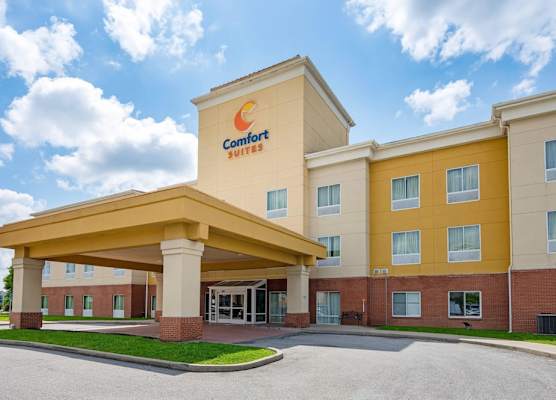 Comfort Suites near Indianapolis Airport 1