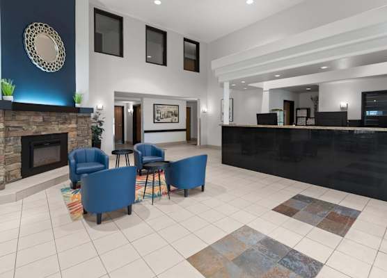 Super 8 by Wyndham Quebec City 1