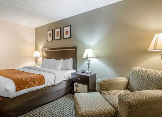 Best Western Rochelle Inn & Suites near DeKalb 1