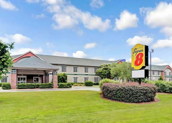 Super 8 by Wyndham Smithfield-Selma 1