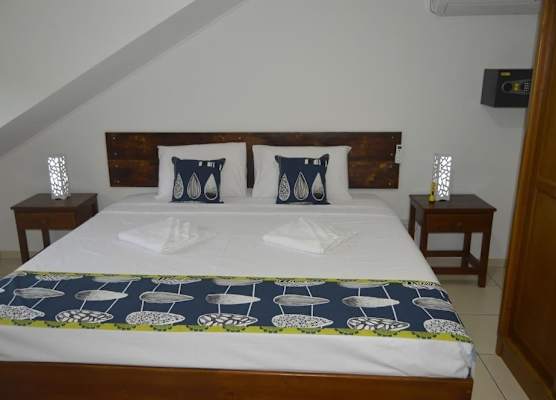 Chez Payet Airport Guesthouse 1