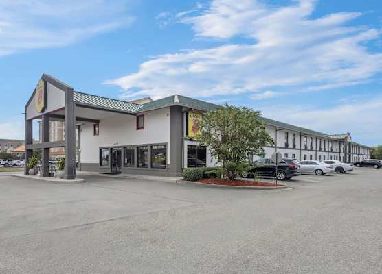 Super 8 by Wyndham Valdosta GA I-75 1