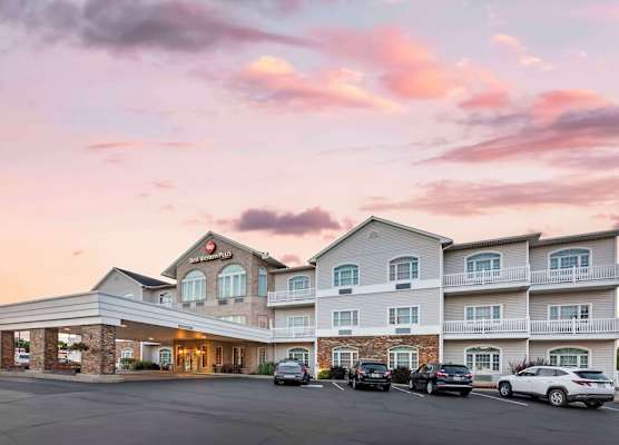 Best Western Plus Dutch Haus Inn and Suites 1