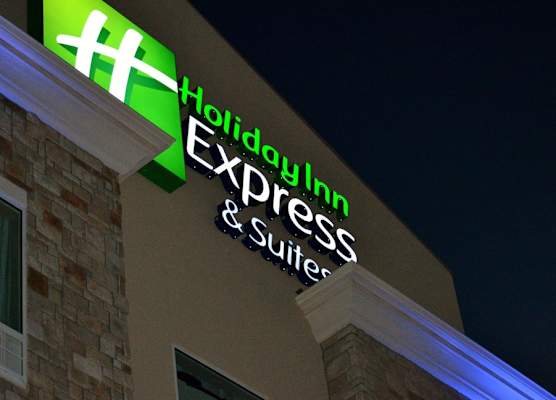 Holiday Inn Express & Suites ST. JOSEPH by IHG 1