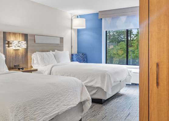 Holiday Inn Express & Suites MANCHESTER-AIRPORT by IHG 1