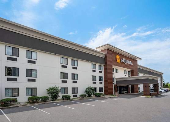 La Quinta Inn by Wyndham Indianapolis Airport Executive Dr 1