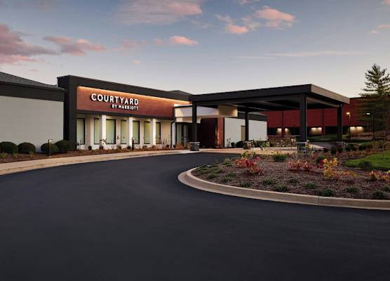 Courtyard St. Louis Creve Coeur 1