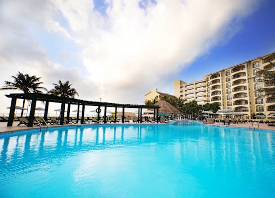 The Royal Islander - An All Suites Resort 1