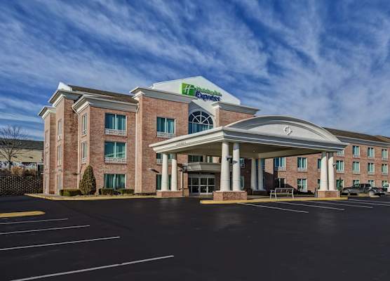 Holiday Inn Express & Suites LONDON by IHG 1