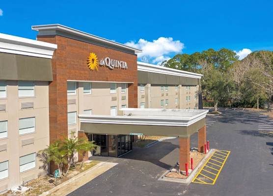 La Quinta Inn & Suites by Wyndham Jacksonville Mandarin 1