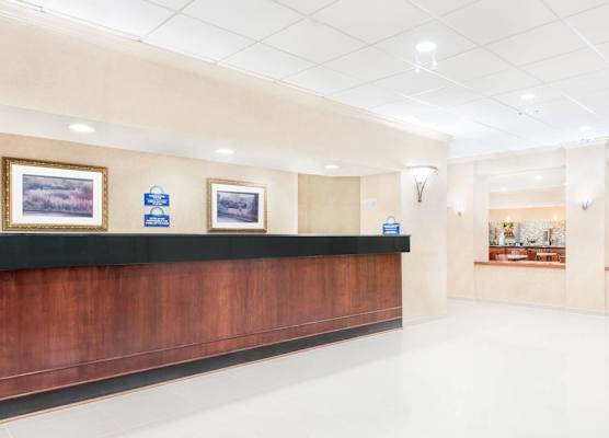 Days Inn & Suites by Wyndham York 1