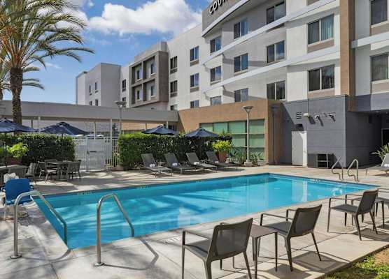 Courtyard by Marriott Long Beach Airport 1