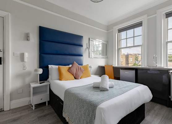 Apts in the Heart of High st Kensington 1
