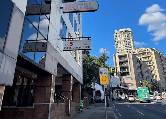 Edgecliff Lodge Motel 1