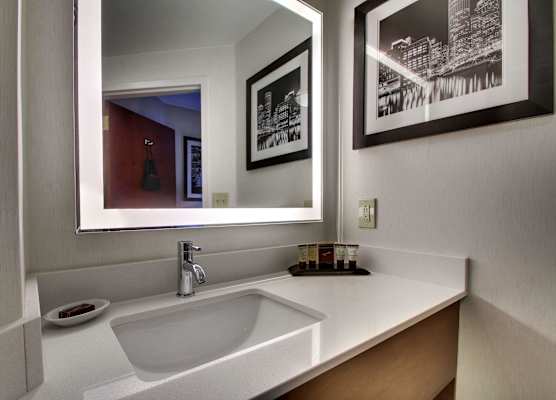 Best Western Plus Boston Hotel 1