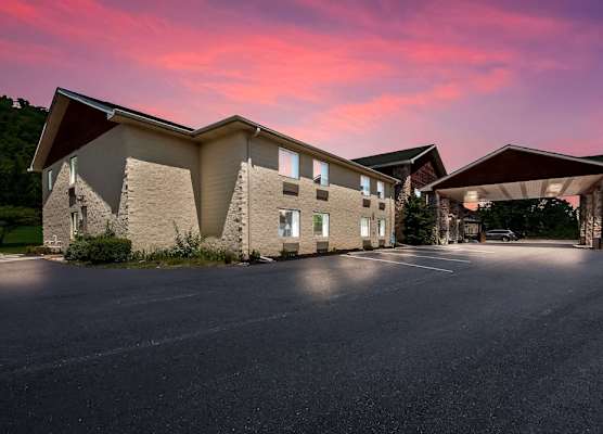 SureStay Plus Hotel by Best Western Berkeley Springs 1
