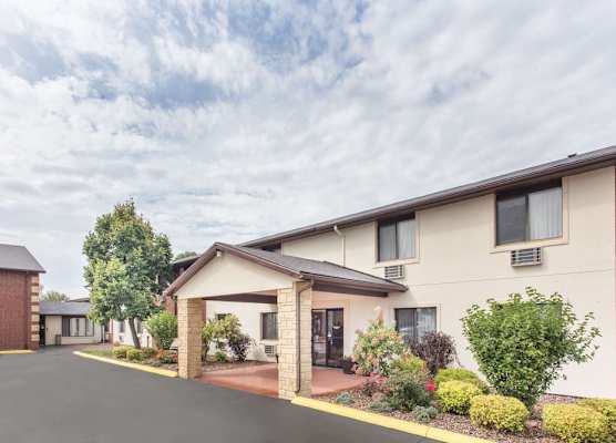 Baymont by Wyndham Dubuque 1