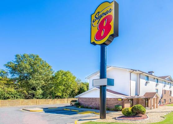 Super 8 by Wyndham Richmond/Broad Street 1