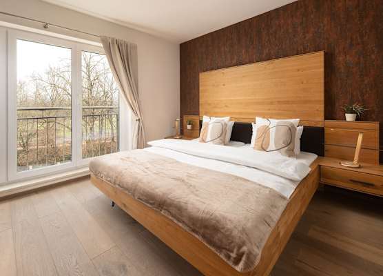 Hotel Vier Jahreszeiten an der Therme & Kliniken Bad Krozingen Nähe Freiburg & Schwarzwald Ideal für Wellness Kur & Business Ausflüge 24h Check In- WLAN & Parken gratis 1