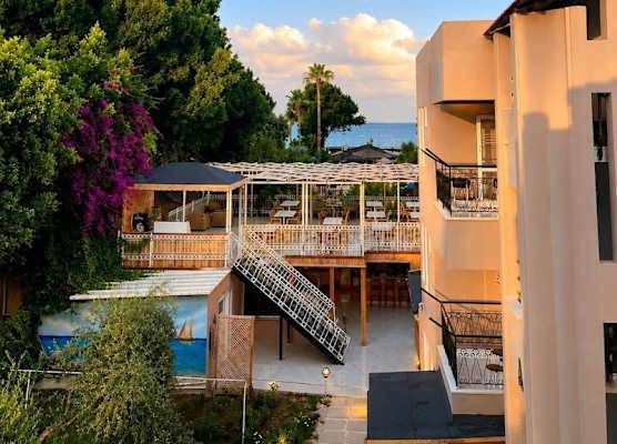 Linda Beach Hotel Side 1