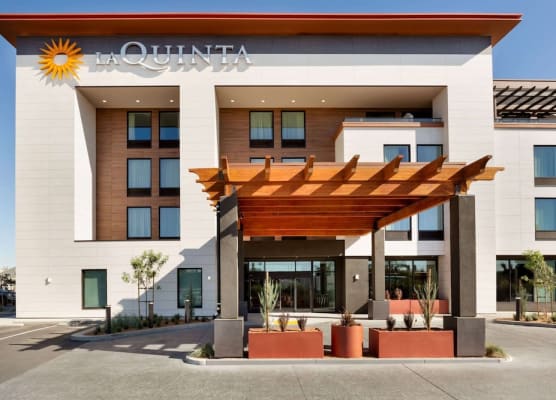 La Quinta Inn & Suites Santa Rosa Sonoma 1