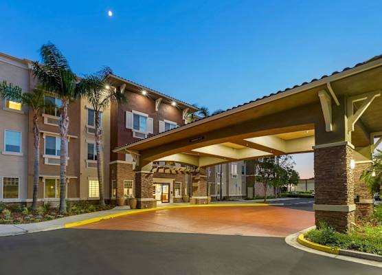 Comfort Inn & Suites Near Ontario Airport 1