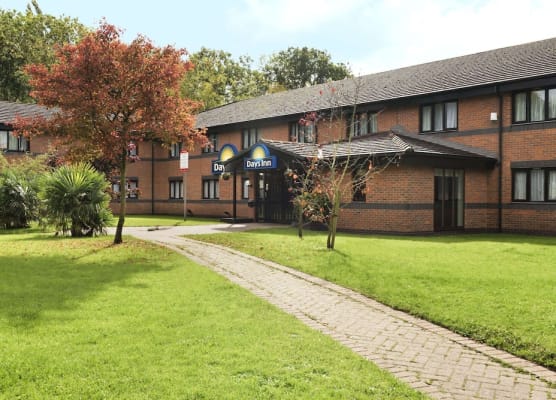 Days Inn by Wyndham Warwick North M40 1