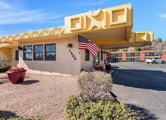 Kings House Motor Hotel, a Dazzler Select by Wyndham 1