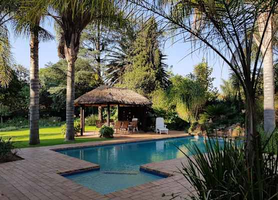 Six Valk Avenue Guest House 1