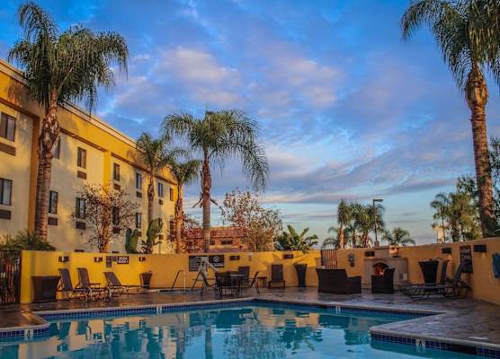Best Western Plus Arrowhead Hotel 1