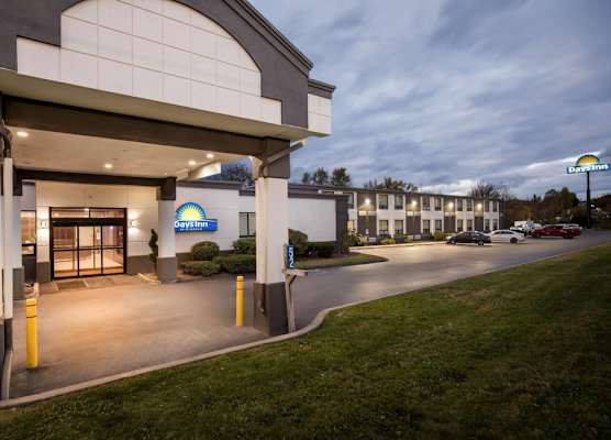 Days Inn by Wyndham Liberty Monticello 1