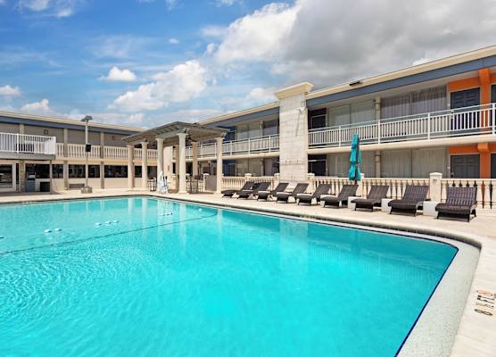 Quality Inn and Conference Center Tampa-Brandon 1