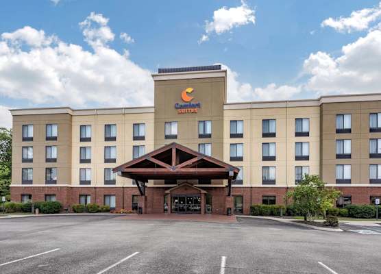 Comfort Suites Manchester near Arnold AFB 1