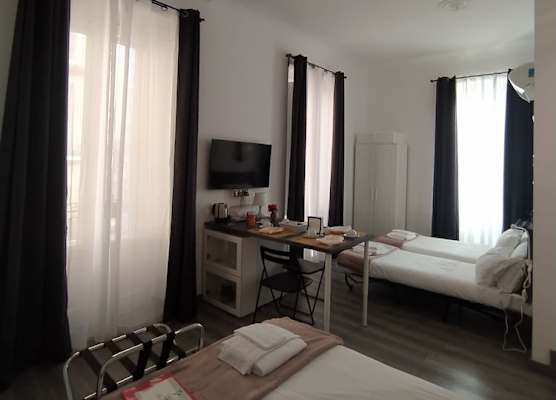 DOMUS NIKOLAI ROOMS AND TERRACE-Central Bari 1