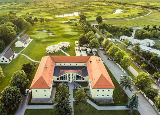 Klaudia's Hotel & Restaurant 1