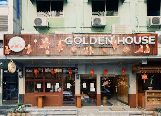 Golden House BTS Chidlom Bangkok 1