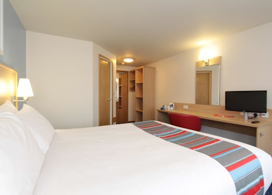 Travelodge Swansea M4 1