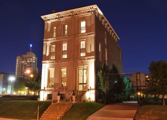 Grand Center Inn 1