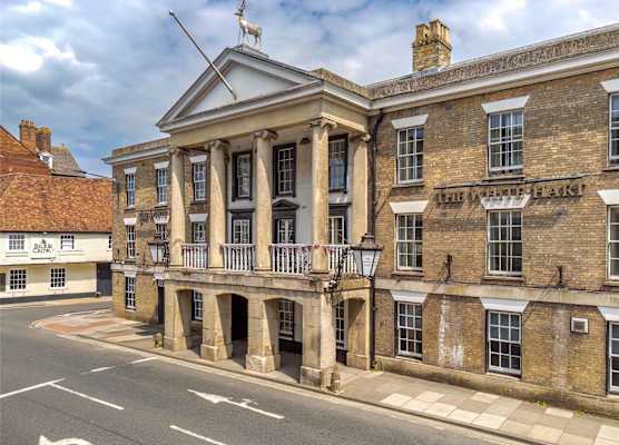Mercure Salisbury White Hart Hotel & Apartments 1