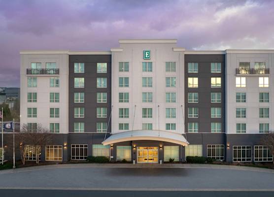 Embassy Suites by Hilton Dulles North Loudoun 1